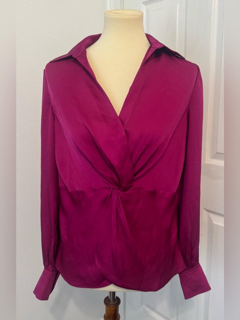 Trina Turk Twist Front Blouse Silk Blend V Neck Dressy Career Long Sleeve Small